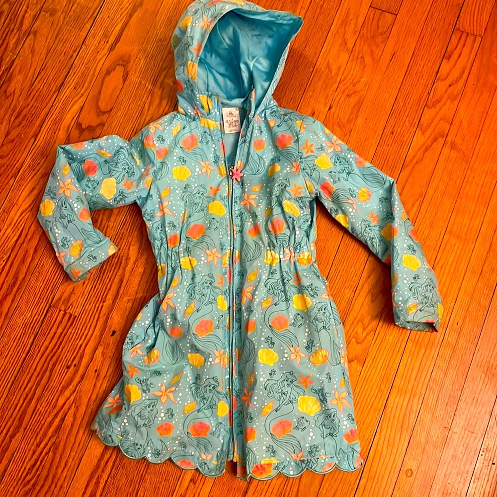 Disney rain coat  size 7/8 little mermaid